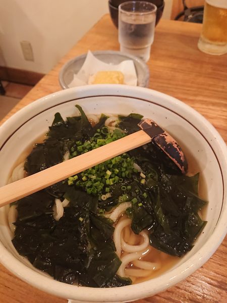 「わかめうどん」@硯家 南池袋店の写真