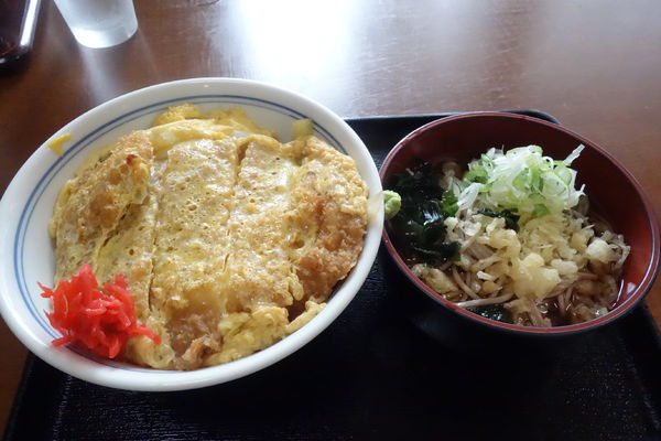「半カツ丼+半そばセット」@江戸家の写真