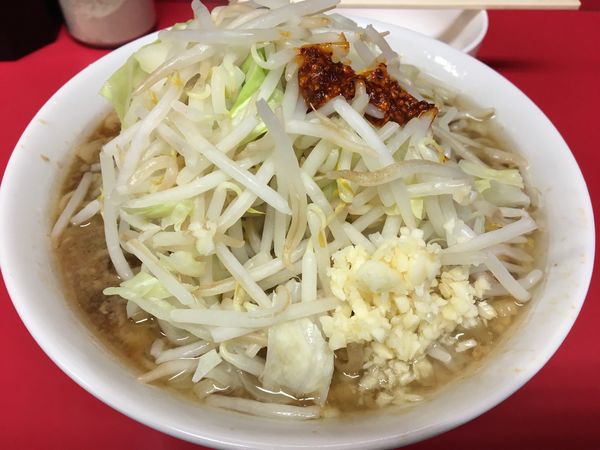 「小ラーメン 麺少なめ 玉子  ニンニク  ラー油」@ラーメン二郎 千住大橋駅前店の写真