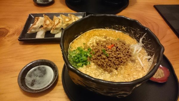 「【遡り】坦々麺+ぎょうざ」@豆でっぽうの写真