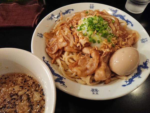 「【限定】ポークジンジャーつけ油そば850円＋味玉(ﾗｰﾊﾟｽ」@麺家 うえだの写真