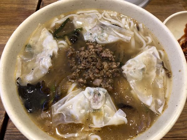 「カルグクス　9,000ウォン」@明洞餃子の写真