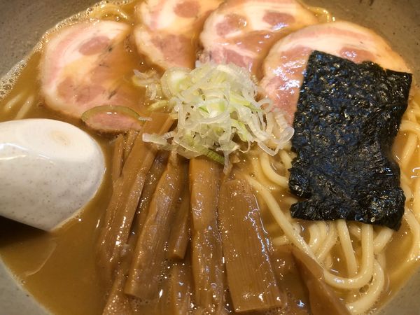 「らーめん（大）＋チャーシュー」@麺屋吉左右の写真