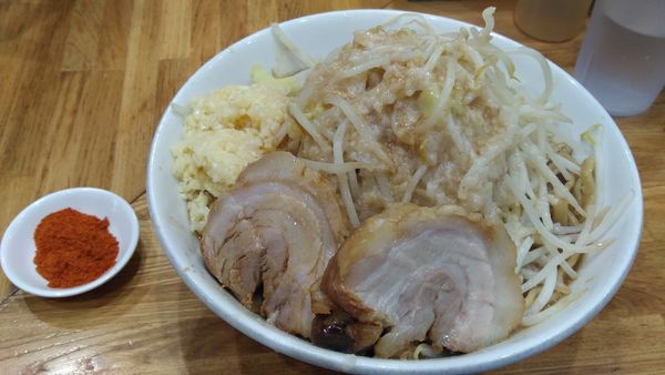 「ラーメン並(豚1枚追加)」@デカ盛り戦隊 豚レンジャーの写真