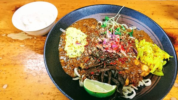 「【限定】鯖とオクラのキーマあえそば(ライス付き)+パクチー」@口樂の写真