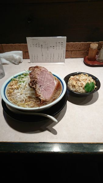「醤油ラーメン大盛＋おにぎり(とり五目ごはん)」@神名備の写真