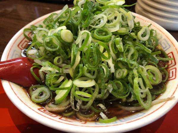 「中華そば小ネギ多め、炒飯小　1100円」@新福菜館 麻布十番店の写真