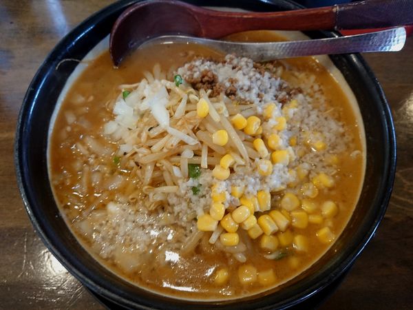 「味噌ラーメン（背脂）＋モヤシ増量」@味噌ラーメン専門店 日月堂 三郷店の写真
