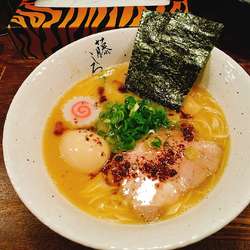 濃厚鶏白湯 味玉ラーメン