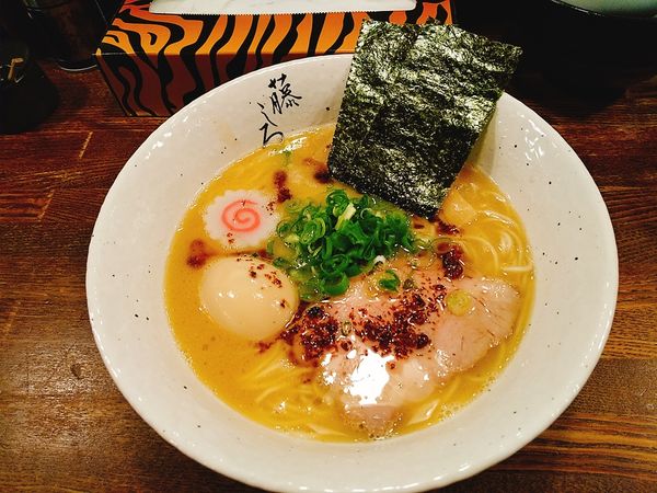 「濃厚鶏白湯 味玉ラーメン」@麺屋 藤しろ 目黒店の写真