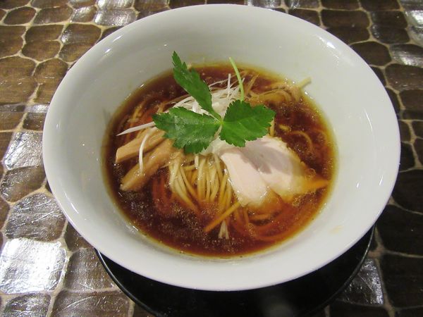 「限定　天草大王清湯ー醤油ー（８８０円）＋和え玉１００円」@特級鶏蕎麦 龍介の写真