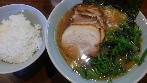 「チャーシュー麺、ほうれん草、ライス」@金八家の写真