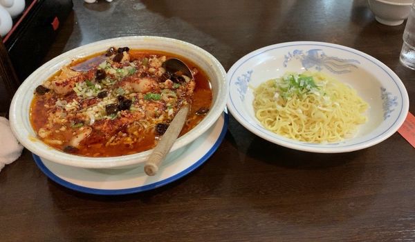 「豚肉と野菜の辛煮込み ねぎ麺付き」@桂林餃子 満足 新検見川店の写真