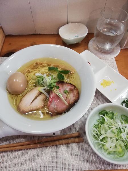 「淡麗　比内(塩)無料クーポン　味玉100円ネギ100円」@#HANABIYA ~ramen & bar~の写真