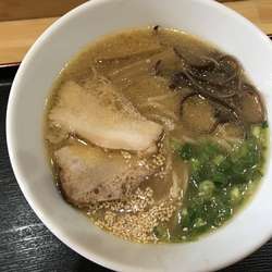 醤油らーめん 800円