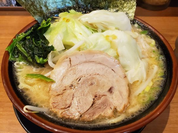 「豚骨キャベもや・醤油」@横浜家系ラーメン 石川家の写真