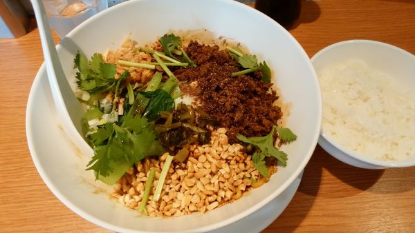 「成都担担麺¥900+温玉¥100+半ライス¥50-」@汁なし担担麺 ピリリ 神田店の写真