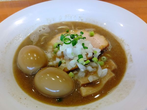 「煮干しそば(並盛・130g)800円」@らーめんキッチン いいづかの写真