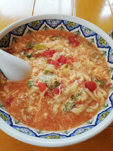 「トマ玉ラーメン」@中国ラーメン 揚州商人 昭島モリタウン店の写真