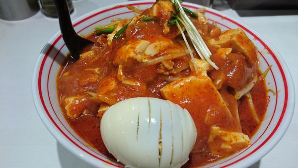 「北極の火山 辛さ2倍 クーポン玉子」@蒙古タンメン 中本 川崎店の写真