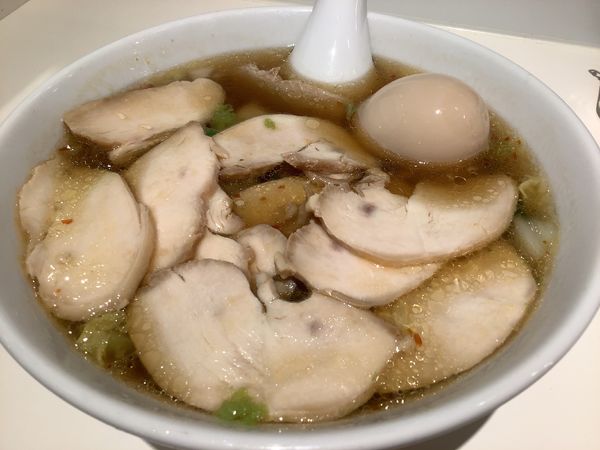 「鶏叉焼煮卵らーめん 1080円」@神座飲茶樓 横浜ジョイナス店の写真