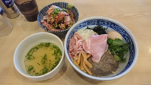 「煮干油そば 780円 + チャーシュー丼 450円」@寿製麺よしかわ 坂戸店の写真