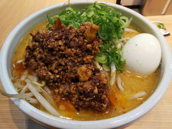 「しびれ味噌ラーメン　＋味玉：クーポン券」@らーめん三空の写真