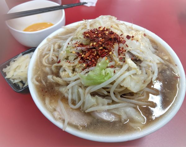 「小 豚 （塩蔵、生卵）」@ラーメン二郎 神田神保町店の写真