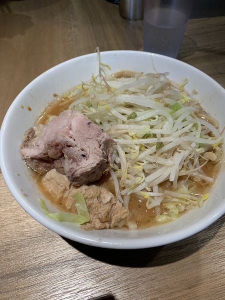 「麺少な目（２００ｇ）」@MEN YARD FIGHTの写真
