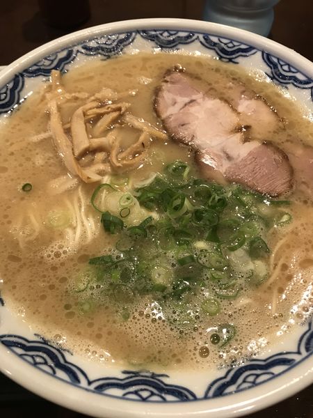 「大盛博多ラーメン」@博多麺房 赤のれん 丸ビル店の写真