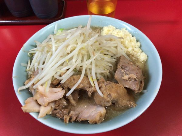 「ブタ入り(ニンニク) 850円」@ラーメン二郎 新宿歌舞伎町店の写真