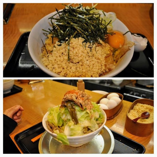 「肉そば?」@なぜ蕎麦にラー油を入れるのか。 東新宿店の写真