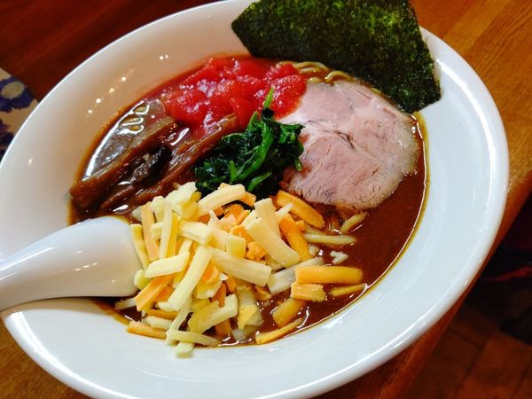 「イタリアントマトチーズカレーラーメン(並盛)1,070円」@藤原らーめん店・カレー店の写真