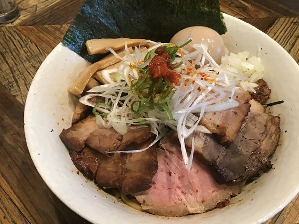 「油そば中800円・特製250円」@BASSOの写真