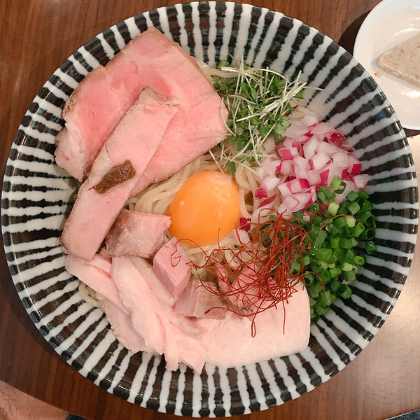 「特製まぜそば（ポルチーニオイル）＋ポルチーニバター」@三角の写真