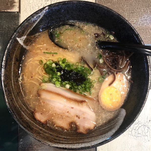 「とんこつ黒ラーメン (750円)」@きよし家の写真