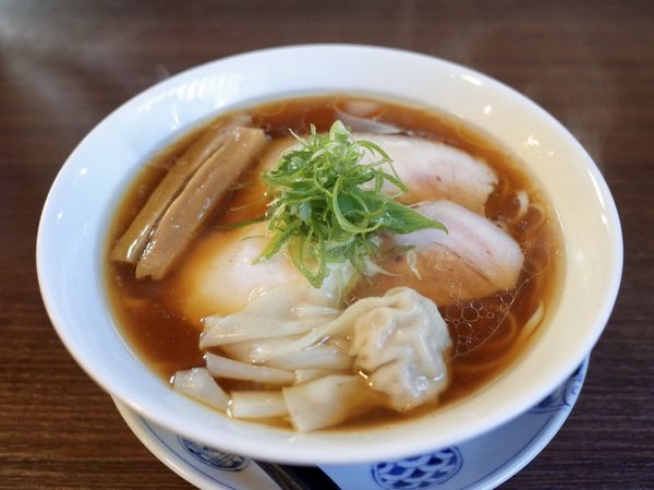 「醤油らぁ麺…850円」@らぁ麺 紫陽花の写真
