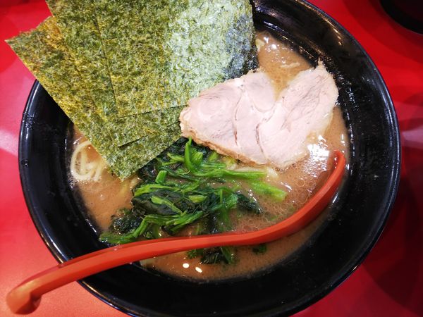 「らーめん並＋ほうれん草＋無料ライス　600＋100円」@横浜らーめん 龍馬の写真