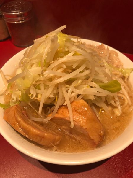 「小ラーメン700円ヤサイアブラ生卵50円」@ラーメン二郎 荻窪店の写真