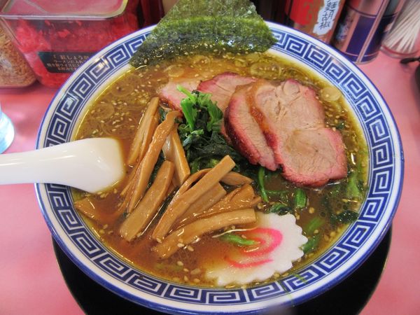 「ウエルカムラーメン（９８０円）＋みそ味１００円」@らーめんいっとく 竜ヶ崎店の写真