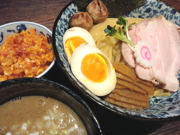 「濃厚鶏豚骨魚介つけ麺（並） ￥900・辛ねぎ ￥180」@麺処はなぶさの写真