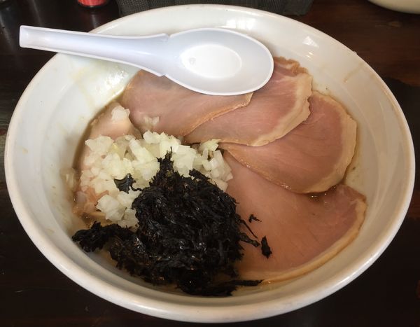 「煮干濃麺HV(塩)＋豚チャーシュー3枚」@濃麺 海月の写真