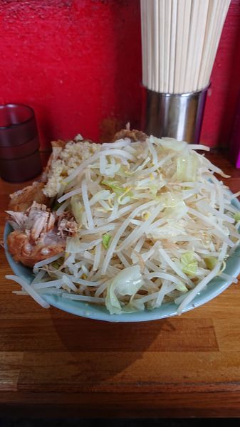 「チャーシュー麺  野菜多め  ニンニク」@ラーメン髭の写真