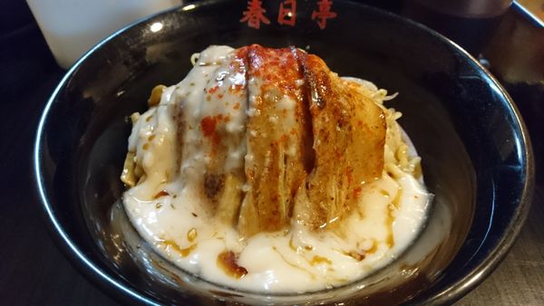 「【昼】炙り鳥豚油そば」@油そば 春日亭 渋谷店の写真