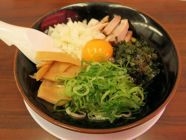 「油そば+麺大盛:730円+100円+消費税(合計918円)」@ラーメン 魁力屋 竹ノ塚店の写真