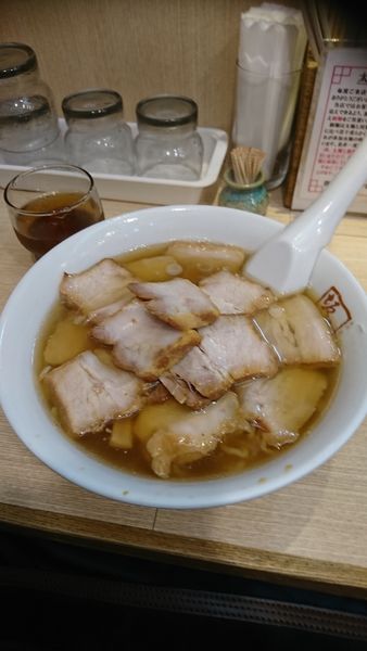 「焼豚らーめん」@喜多方ラーメン坂内 新宿西口思い出横丁店の写真
