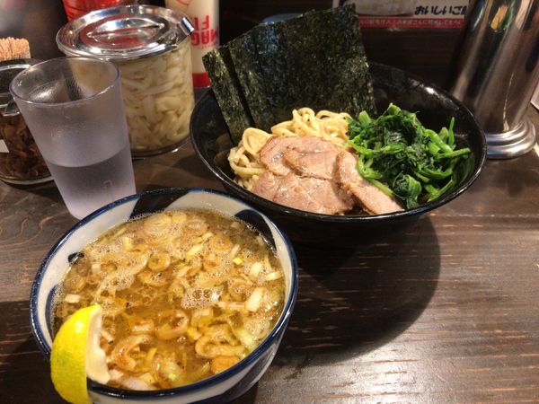 「つけ麺(800円)+半チャーシューまぶし(100円)」@家系ラーメン クックらの写真