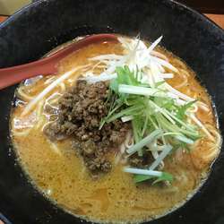 白ごま坦々麺790円