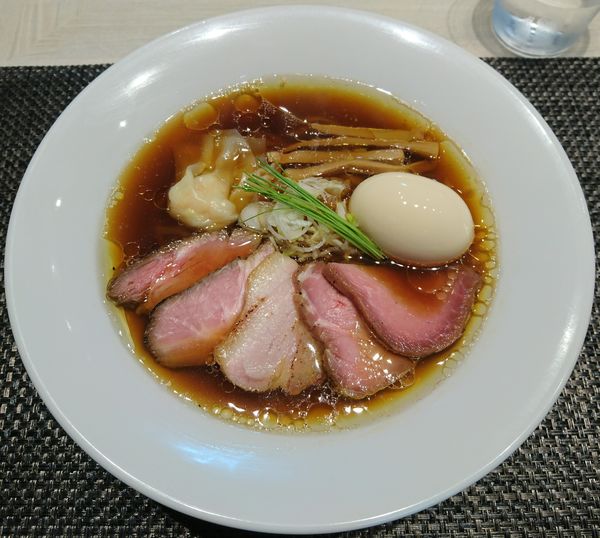 「特製中華蕎麦＜醤油＞（手揉み麺）」@宍道湖しじみ中華蕎麦 琥珀 東京本店の写真