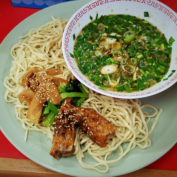 「パイカつけメン 700円＋ニラ100円」@ラーメンスタンド とん平食堂の写真